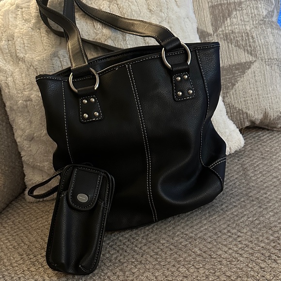 Nine West Handbags - Nine West shoulder bag